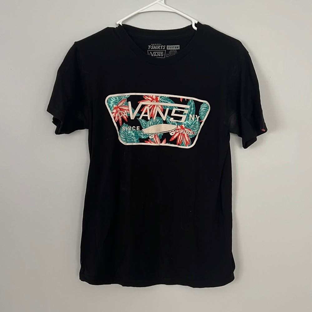 Black vans t shirt.